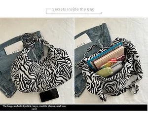 Détail de l'intérieur du grand sac cabas zébré montrant sa grande capacité de rangement