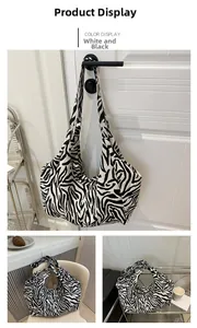 Mise en page montrant le sac cabas en toile à rayures zébrées noir et blanc sous trois angles