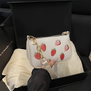 Erdbeerdruck Achseltasche PU Leder Schultertasche Mit Goldener Metallkette Für Damen Süßer Frischer Koreanischer Stil