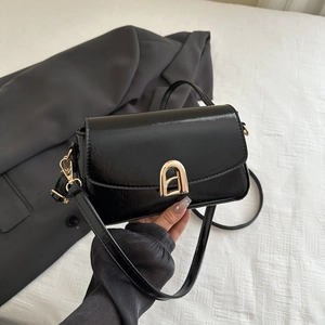 Sac à bandoulière classique en cuir PU noir brillant avec fermoir en métal doré