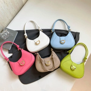 Damen PU Leder Hobo Schultertasche Mit Goldener Metallschnalle Geknoteter Riemen Kleine Satteltasche Lässige Unterarmtasche