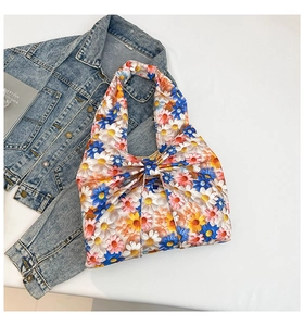 Detail of floral daisy print fabric tote bag with a decorative large bow knot design