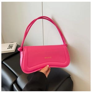 Detail of fuchsia PU leather bag with XM & BAGS gold logo and knotted strap design