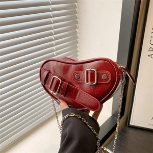 Sac à Bandoulière Tendance pour Femmes en Forme de Cœur en Cuir PU Avec Chaîne Métallique Et Boucle de Ceinture Y2K
