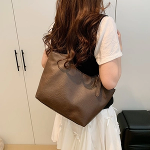 Borsa tote grande in marrone scuro testurizzato retrò per donna pendolare quotidiana
