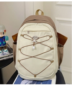 Détail du sac à dos minimaliste crème et kaki avec cordon élastique et poche latérale pratique
