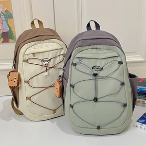 Sacs à dos de campus minimalistes au design colorblock avec jolis porte-clés biscuit