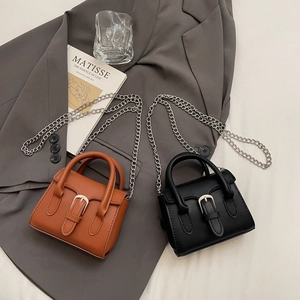 Mini sacs à bandoulière en cuir marron et noir avec chaînes en métal et poignées