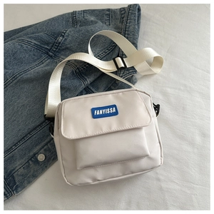 Sac bandoulière minimaliste en nylon blanc crème avec sangle réglable de style japonais