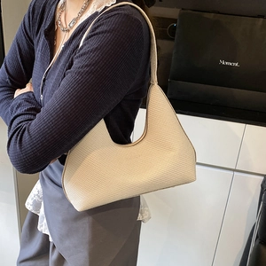 Sac à bandoulière tressé beige vintage pour femme avec fermeture éclair minimaliste