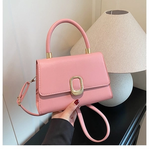 Pink PU leather square bag with gold twist lock and adjustable shoulder strap detail