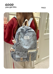 Vue arrière du sac à dos bleu tie-dye avec poches et boucles latérales réglables