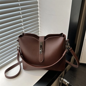 Women Fashion PU Leather Bucket Crossbody Bag Large Capacity Urban Casual Shoulder Bag With Metal Twist Lock Wavy Edge