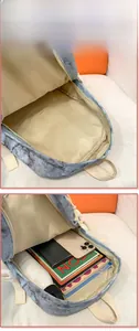 Vue intérieure du sac à dos tie-dye montrant sa grande capacité pour livres et objets