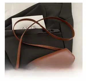 Detail of caramel leather shoulder bag with gold hardware and comfortable strap