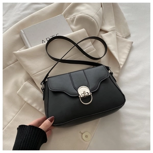 Detail of black PU leather crossbody bag with elegant silver D-shaped metal buckle lock