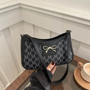 Borsa sottobraccio con monogramma M grigio e fibbia a fiocco dorato elegante