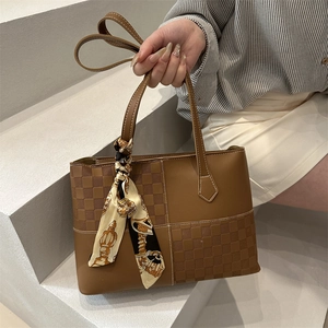 Borsa Tote Grande In Pelle PU Patchwork Scacchi Con Sciarpa Decorativa In Raso Borsa A Spalla Retro Per Donna