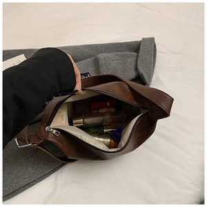 Retro dark brown leather shoulder bag with large capacity interior for daily commute