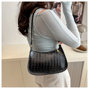 Fashionable black crocodile pattern faux leather shoulder bag with gold zipper detail