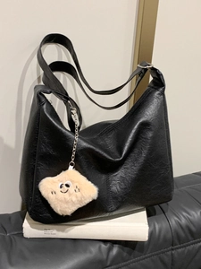Retro large capacity black tote bag with plush smiley pendant for women commuting