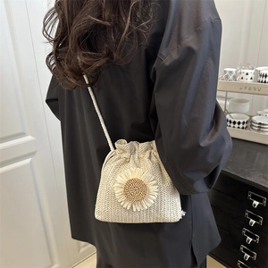 Sac seau en paille avec marguerite pour femme idéal pour les vacances d'été