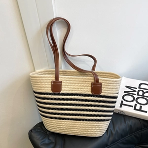 Grand sac cabas en paille tissée avec rayures noires et anses en cuir pour la plage