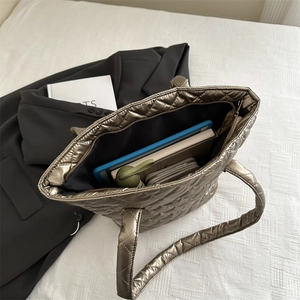 Sac fourre-tout matelassé métallisé pour femme avec motif à losanges et grand volume