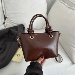 Sac Seau Femme En Cuir PU Rétro Minimaliste Design De Niche Poignée Nouée Sac À Bandoulière Avec Sangle Détachable Fashion