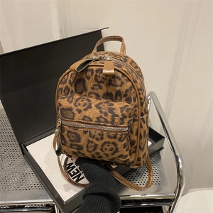 Modischer kleiner Damen-Rucksack mit Leopardenmuster, braunem Besatz und Reißverschluss