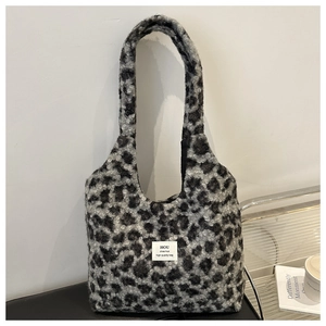 Schicke Plüsch-Beuteltasche für Damen mit Leopardenmuster und weichem Kunstfell