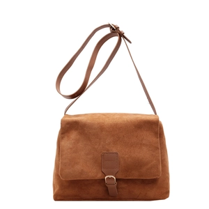 Borsa tote marrone in pelle smerigliata con chiusura a patta e tracolla regolabile