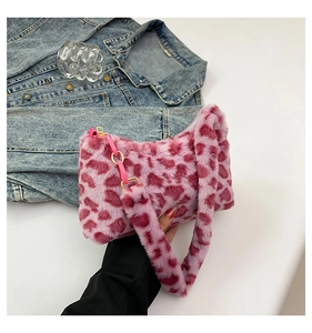 Détails du sac à main en fausse fourrure léopard rose et violet avec bandoulière chaîne