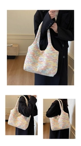 Dettaglio borsa tote in maglia colorata con morbida trama mohair ed etichetta