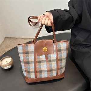 Borsa tote retrò a righe con manici in pelle e logo N metallico per l'autunno