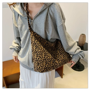 Detail of high-capacity leopard print hobo bag with wide shoulder strap design
