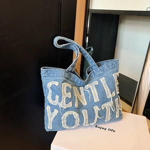 Grande borsa tote in denim con scritte sfrangiate Gentle Youth per stile casual vintage