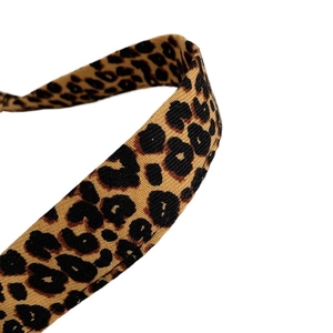High-capacity leopard print woven shoulder bag with stylish texture and trendy pattern