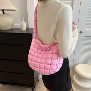 Detailed view of the pink quilted bubble hobo bag with stylish puffy grid texture