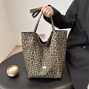 Grand Sac Cabas Léopard Pour Femmes En Toile Grande Capacité Sac À Épaule Mode Rétro Pour Déplacements Voyages Fait Main