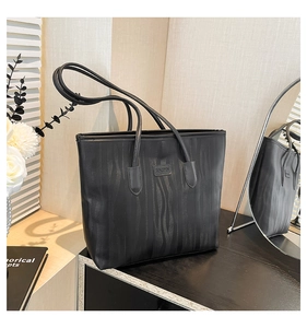 Detail of black PU leather tote bag with zebra ripple embossing and JINGPIN logo