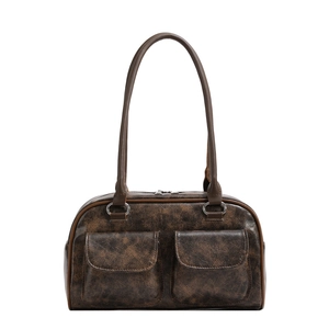 Borsa sottobraccio vintage marrone con due tasche frontali e dettagli ad anello argento