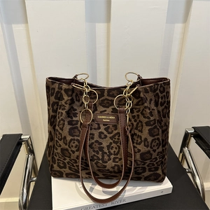 Fashion Leopard Print Tote Bag Large Capacity Women Nylon Shoulder Bag With Metal Chain And Leather Handle Urban Style