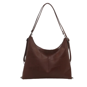 Grand sac cabas patchwork marron foncé avec bandoulières rétro et design minimaliste