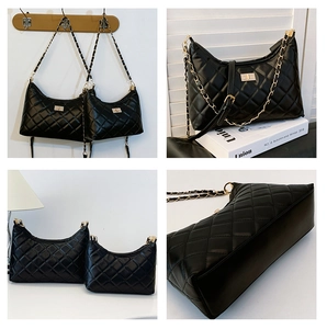Detailed comparison of two sizes of black quilted rhombus chain bags with gold locks