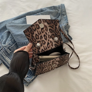 Retro leopard print crossbody square bag with magnetic closure and slim shoulder strap
