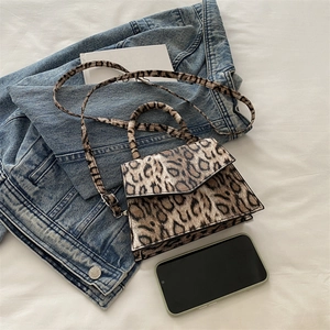 Vintage leopard print crossbody bag with magnetic buckle and detachable strap