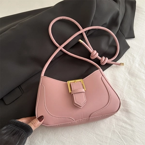 Sac hobo rose en cuir PU avec boucle dorée et bandoulière fine pour femme style moderne