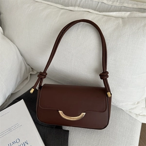 Dunkelbraune Baguette-Tasche aus mattem Leder mit goldener Schnalle und Knotengurt