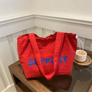 Sac fourre-tout en toile rouge avec imprimé SUPPORT bleu et cordon latéral pour le quotidien